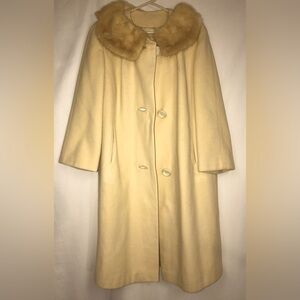 CFC woman’s coat Cream cashmere mink collar Vintage